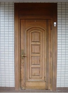 大田区木製玄関ドア塗装工事前
