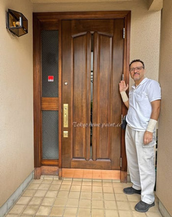 職人が責任をもって仕上げた木製玄関ドア塗装