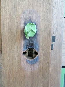 世田谷区木製アイカ玄関ドア塗装4