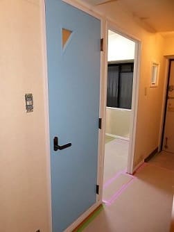 練馬区塗装、室内ドア塗装仕上げ