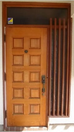 ヤマハ玄関ドア塗装1