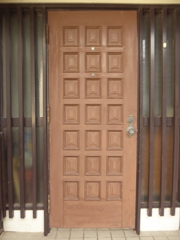 ヤマハの木製玄関ドア再塗装1