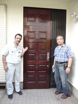 葛飾区塗装完了後お客様と記念撮影