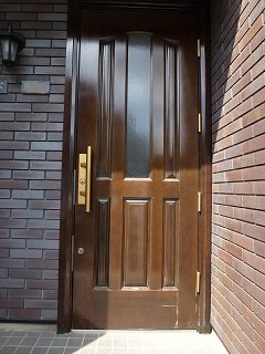 中野区の木製玄関ドアの再塗装前