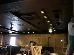 内装塗り替え、天井壁塗装工事前