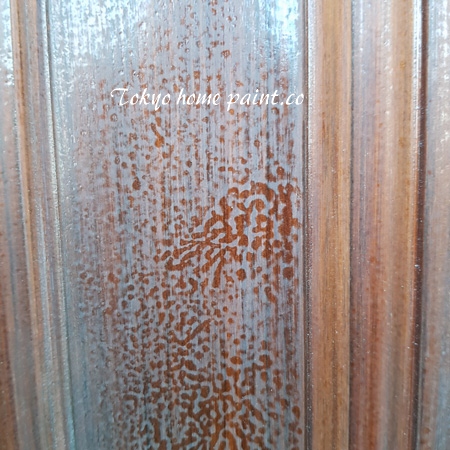 以前の油日ワックス塗りで、塗装がはじかれてしまう。